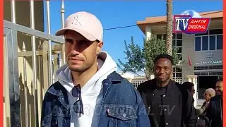استقبال حار للاعبي فريق النهضة البركانية منير لمحمدي ويوسف دايو ورئيس الفريق حكيم بن عبد الله باحفير