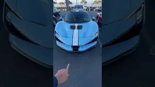 Посмотрите на этот прекрасный синий Ferrari SF90XX