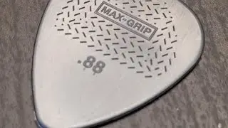 Jim Dunlop Max-Grip Nylon Standard 0.88mm guitar pick review