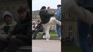 Ich hab wieder Flyer verteilt... *PRANK mit Schauspieler* #streetcomedy #viral