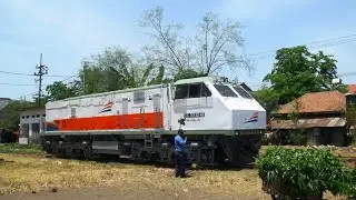 SHARE!! papercraf kereta CC 201 83 49 logo panah + trails