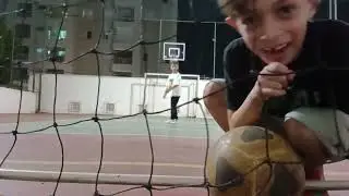 Jogando bola com meu primo Bernardo
