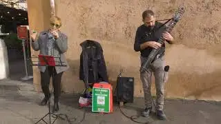 Beautiful voice! Cool street music