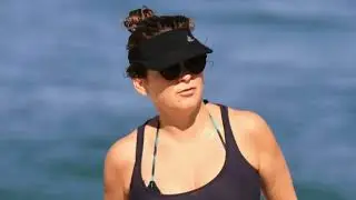 Cl&aacute;udia Abreu &Eacute; Vista De Biqu&iacute;ni Em Uma Rara Apari&ccedil;&atilde;o E Corpo Se Destaca Na Web