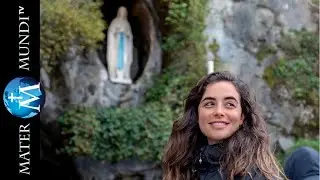 Carlota en Lourdes, rezando por la paz y 