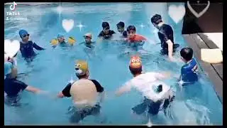 Splashy Fun: Kids' Swimming Adventure!