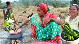 ठाकर ताईंनी दिलेल्या (शिरवली) दोडक्याची बानाईने पाट्यावर ठेचून झणझणीत चटणी बनवली | dodakyachi bhaji