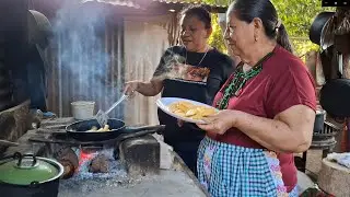 Tia DORIS Se ESMERA en la COCINA Preparandole un Delicioso ANTOJITO a la Amiguis