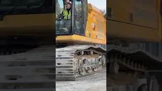 Newest CAT 352 Excavator tracking by #caterpillar #excavator