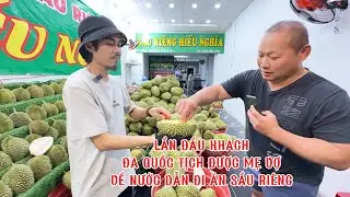 Rất Hiếm anh Khách nước ngoài ĐA QUỐC GIA được mẹ vợ dẫn về Việt Nam ăn Tết ghé ăn sầu riêng gật gù