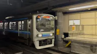 70-000型東ﾄﾘZ03編成がりんかい線直通快速新木場行きとして大宮駅に入線するシーン