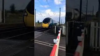 UK High Speed Train Blasts Over Level Crossing at 125mph