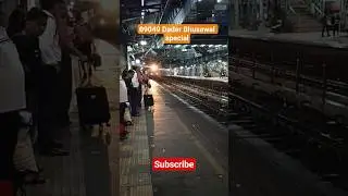🚊09049 dadar bhusawal special express entering at borivali station #shorts #travel #indianrailways