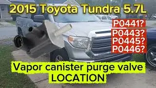Расположение клапана продувки адсорбера паров топлива Toyota Tundra 5.7L 2015 года выпуска