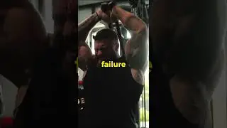 Chris Bumstead's Tricep Workout