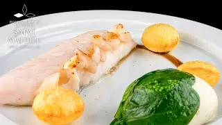 Hostellerie de la Pointe Saint-Mathieu | Merlan, farce c&eacute;r&eacute;ali&egrave;re, pommes souffl&eacute;es et &eacute;pinard