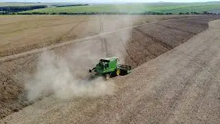 @johndeerebrasil  S440 colhendo soja! Vista a&eacute;rea!