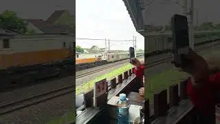 Ngopi nyemil plus sepur #shorts #ytshorts #keretaapi #lewatberanda #fyp