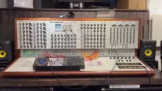 Analogue Solutions Colossus synthesizer - sequenced with Eurorack. 2
