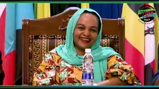 RAIS MWINYI MAHABA NA MKE WAKE HADHARANI WATU HOI