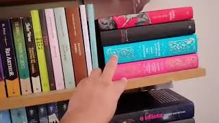 Conheça minha pequena biblioteca 