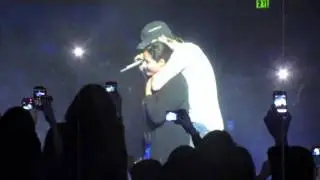 Enrique Iglesias performing Hero