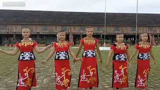 Tari Adat Dayak Penyambutan