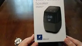 Unboxing &gamma;&iota;&alpha; &tau;&omicron; Insignia smart speaker.