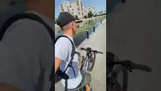 КТО ЭТО СДЕЛАЛ? На велосипеде по велодорожке #shorts