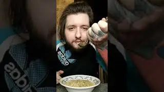 кушаю самую дешовую мивину с кулицой