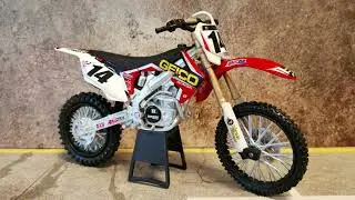 Honda CRF450R 2012 No.14 Kevin Windham made by NewRay in scale 1:12 diecast dirt bike