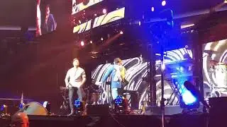 🎊🎉 @maluma surprises the capacity crowd at the @tmobilearena in #LasVegas during @ricky_martin&rsquo;s s