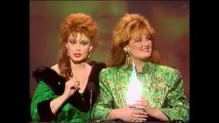 The Judds Win Favorite Country Single Female - AMA 1987