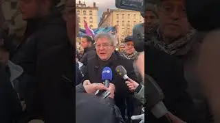 Jean-Luc M&eacute;lenchon s&rsquo;exprime sur la situation au Venezuela, &agrave; Lyon Place Bellecour