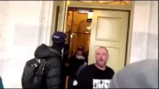 Crows Leaving Capital Building During Riots 