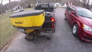 Зимние видеоблоги &mdash; &laquo;SnowEx 1075 Tailgate Salter Swing Out Mount&raquo;