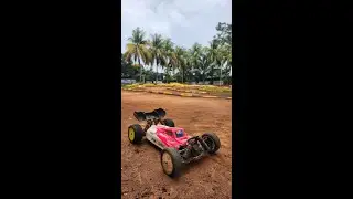 Practice - LC10B5 v1 (pink) vs TLR (blue) - 1/10 Buggy at Gazz Track