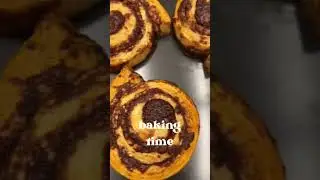 VLOGMAS DAY 9: baking Annie&rsquo;s cinnamon rolls #vlogmas #vlogmas2022 #vlogmasday9