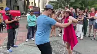 La reina del parque berrio con los gringos 