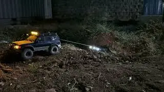 Perfect usage of winch rope!! FMS LC80 Pro and RGT Rescuer 1/10. #rc #fms #rgtrescuer #lc80 #india