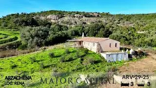 ARV 29 25 | Arzachena | Villa panoramica di recente costruzione con ampio terreno privato