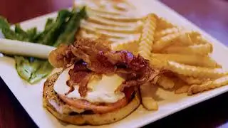 Hotel Bar | Hilton Garden Inn Milwaukee Park Place