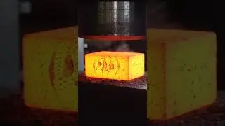 раскалённый металл под прессом