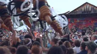 Yonatan Gat performing 