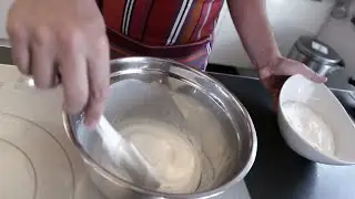 Blanc-manger aux amandes et coulis de fruits rouges