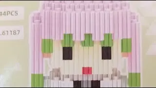 menyusun karakter lego mitsuri di film demon slayer