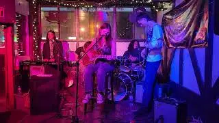 The young Indie band CARAWAY DRIVE plays the Linsmore Tavern, Toronto.