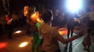 2bish & Emre Nişan farkli a&ccedil;ıdan S&Uuml;PRİZ karşılama halk dansımız :)