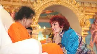 Sri Sathya Sai Baba's devotees (18): interview with Dana #Gillespie (singer)