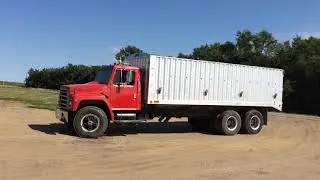 1980 International S Series F 1954 T / A Grain Truck 466 Diesel 13 Sp Kann 22&rsquo; Aluminum Box 31911 Mi